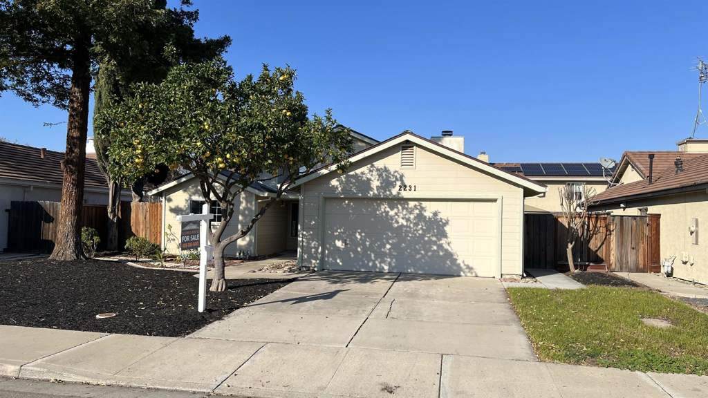 2231 Hillcrest Dr - Photo 1