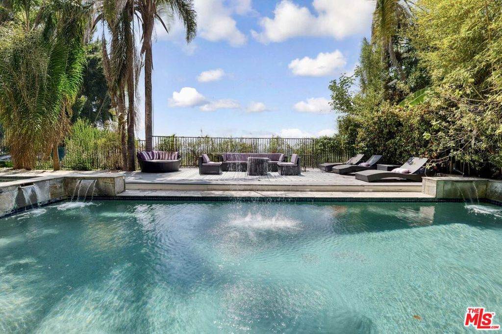 7218 Mulholland Drive - Photo 1