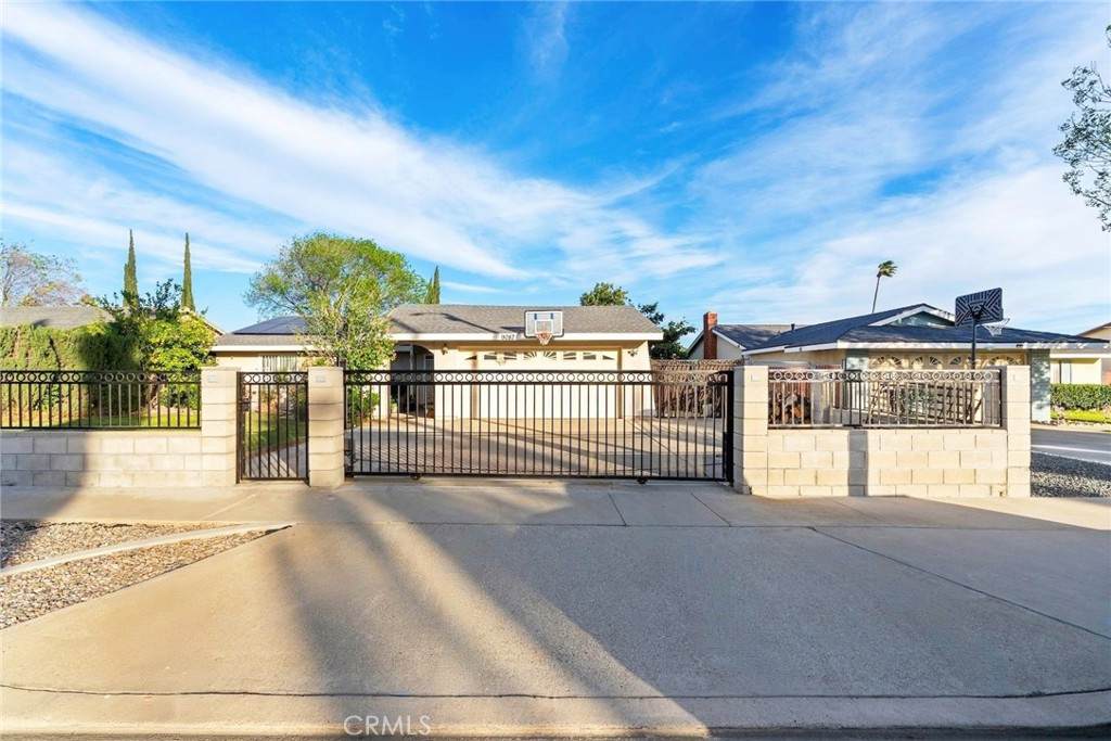 9087 Rosecrest - Photo 1