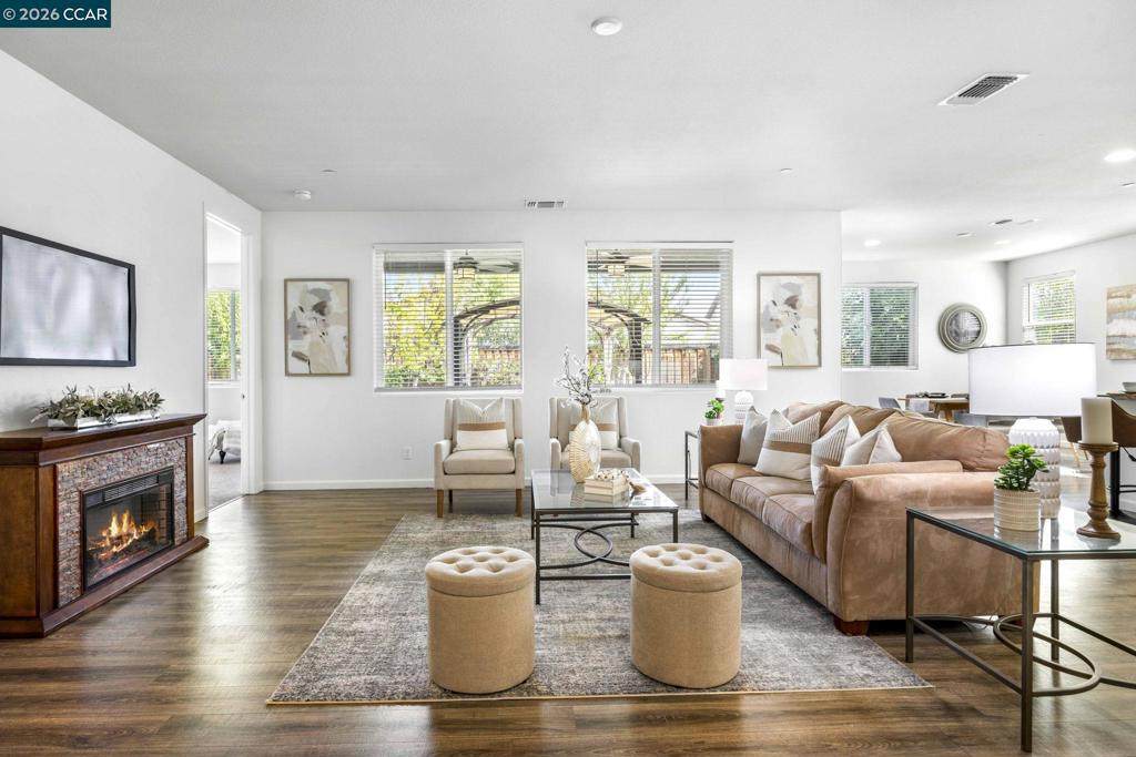 951 951 Dainty Ave - Photo 1