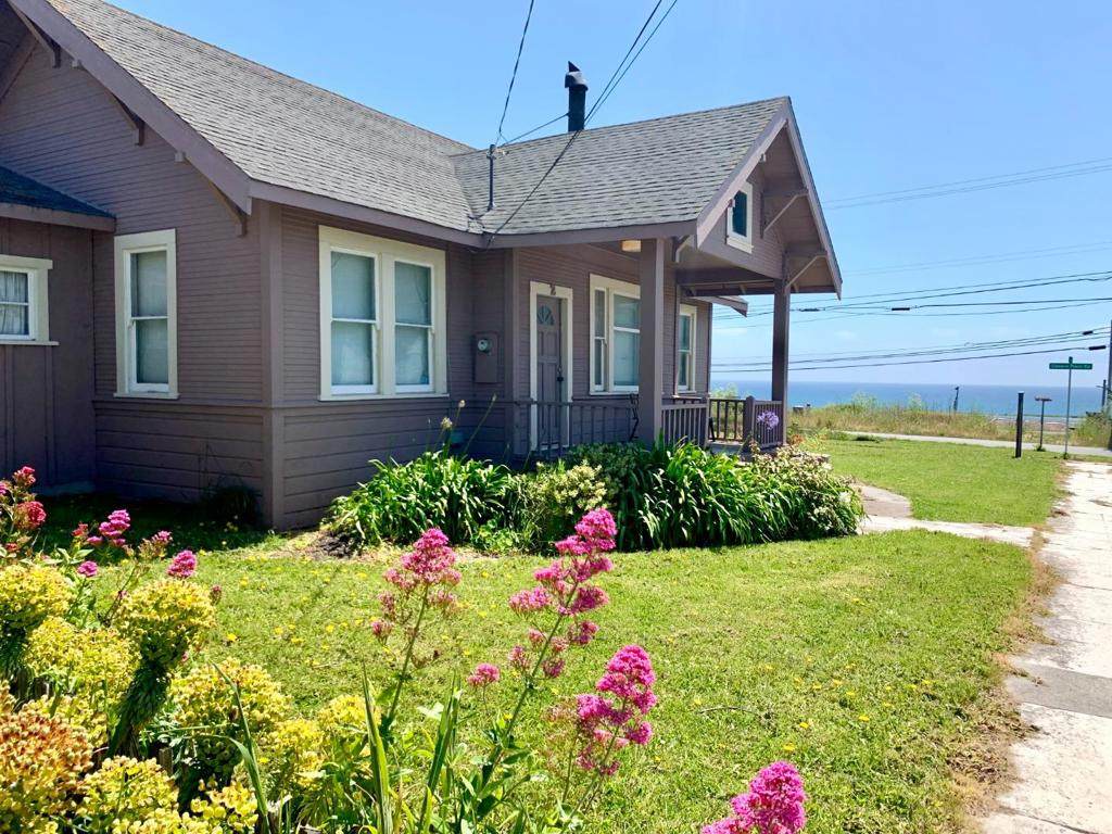 2 3rd Avenue - Photo 1