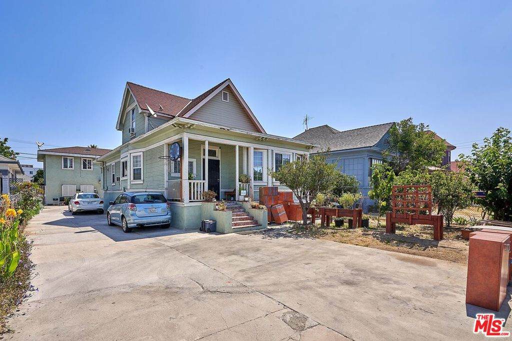 805 21st Street - Photo 1