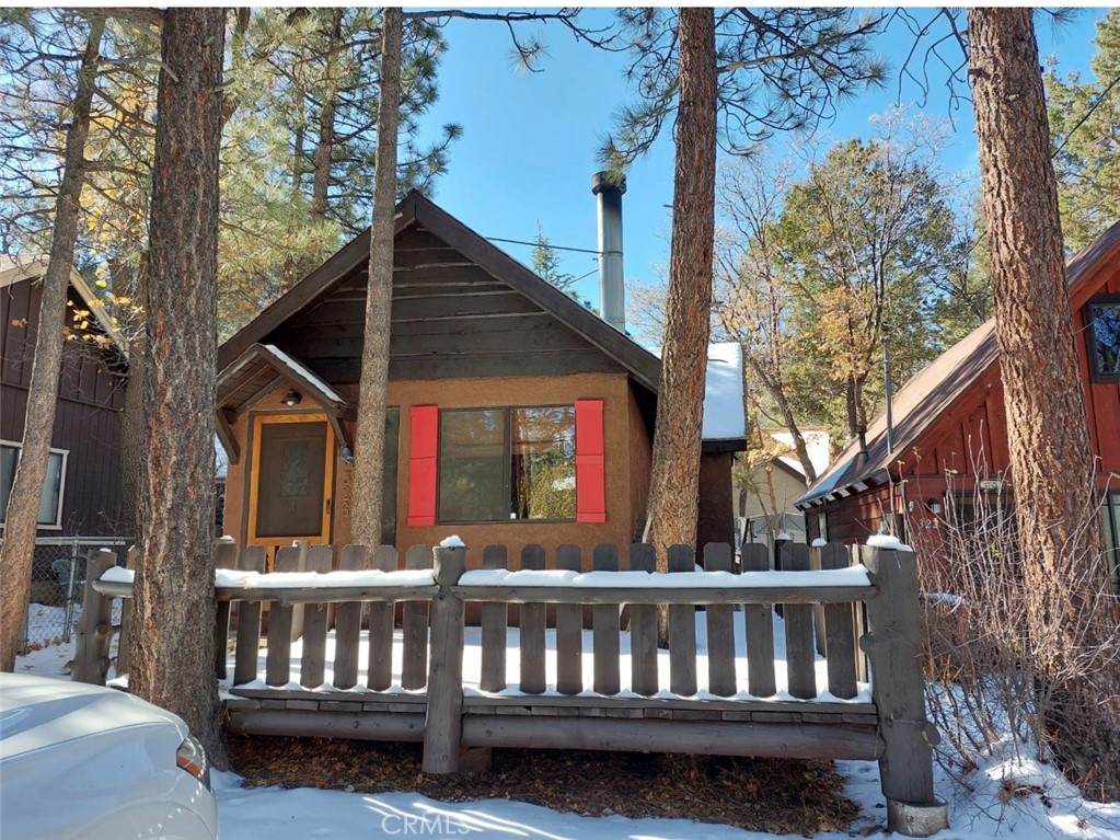 326 Holmes - Photo 1