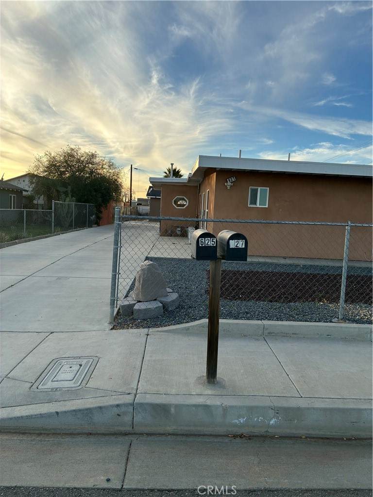 https://bt-photos.global.ssl.fastly.net/socal/orig_boomver_1_412042800-2.jpg