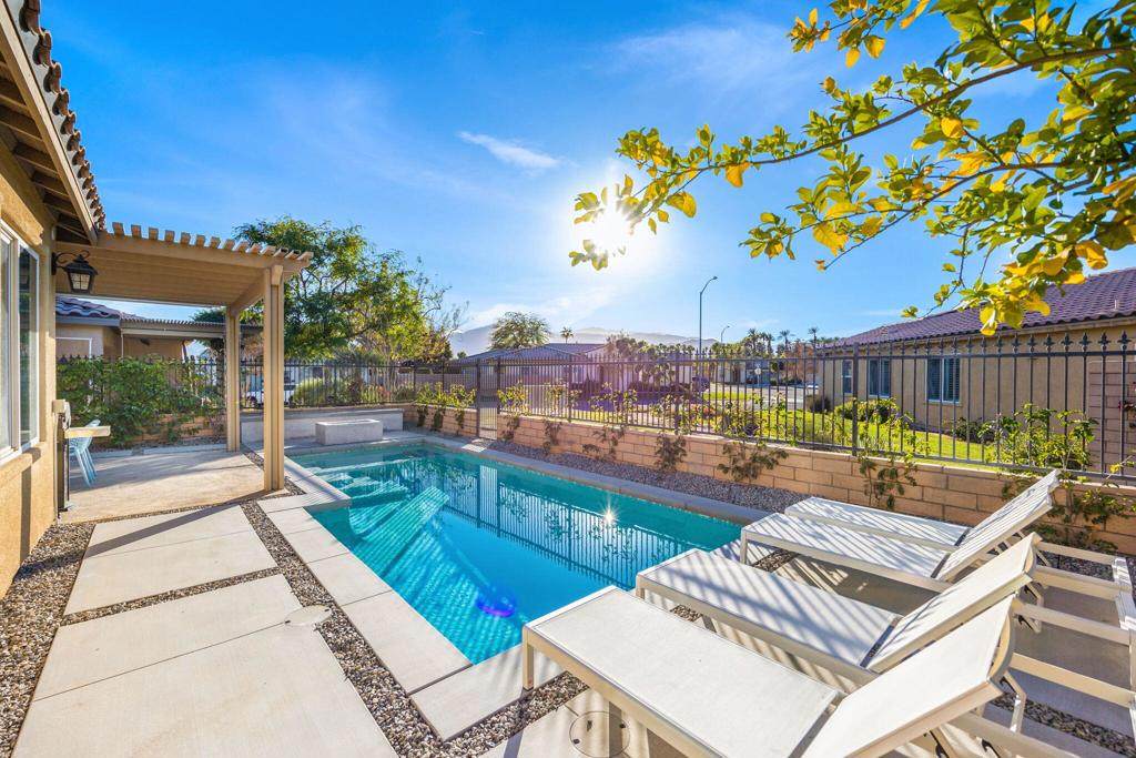 49913 Maclaine Street - Photo 1