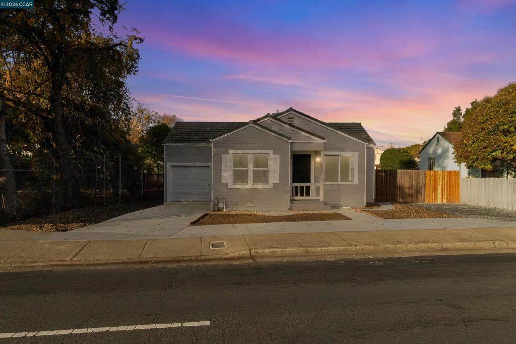 1435 Broadway St - Photo 1