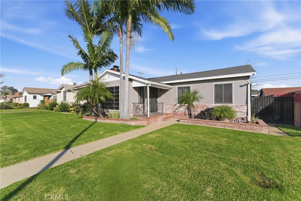 9716 Van Ness - Photo 1