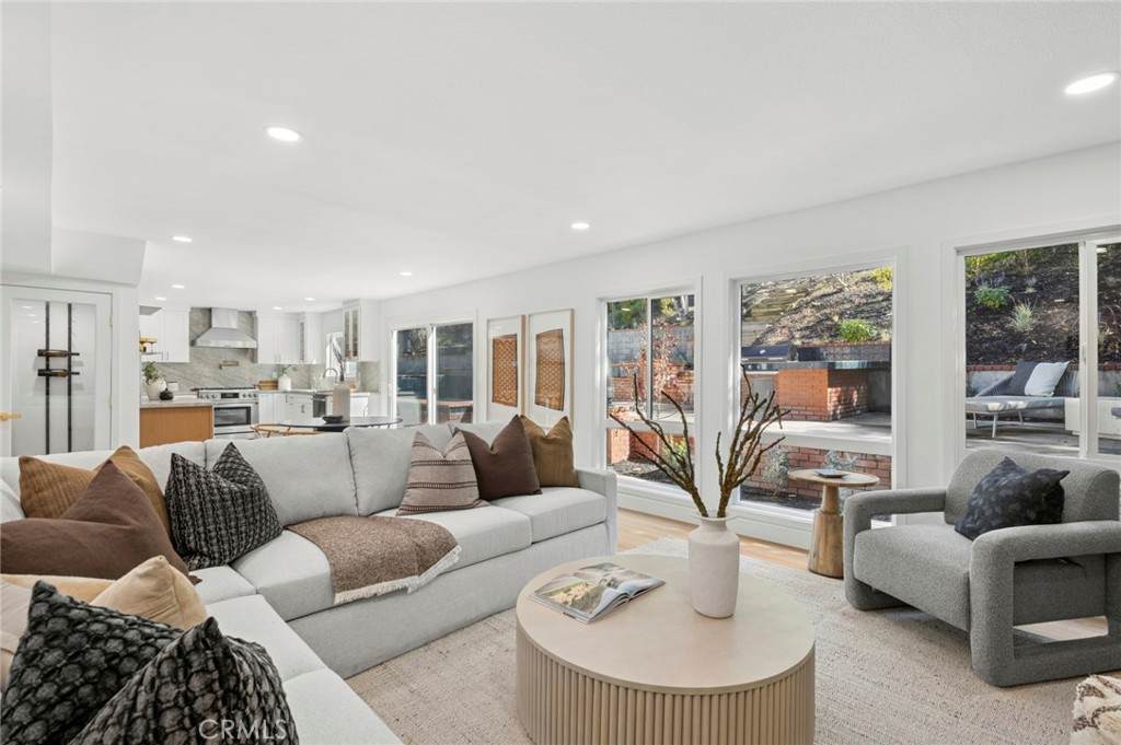 10222 Deerhill - Photo 1