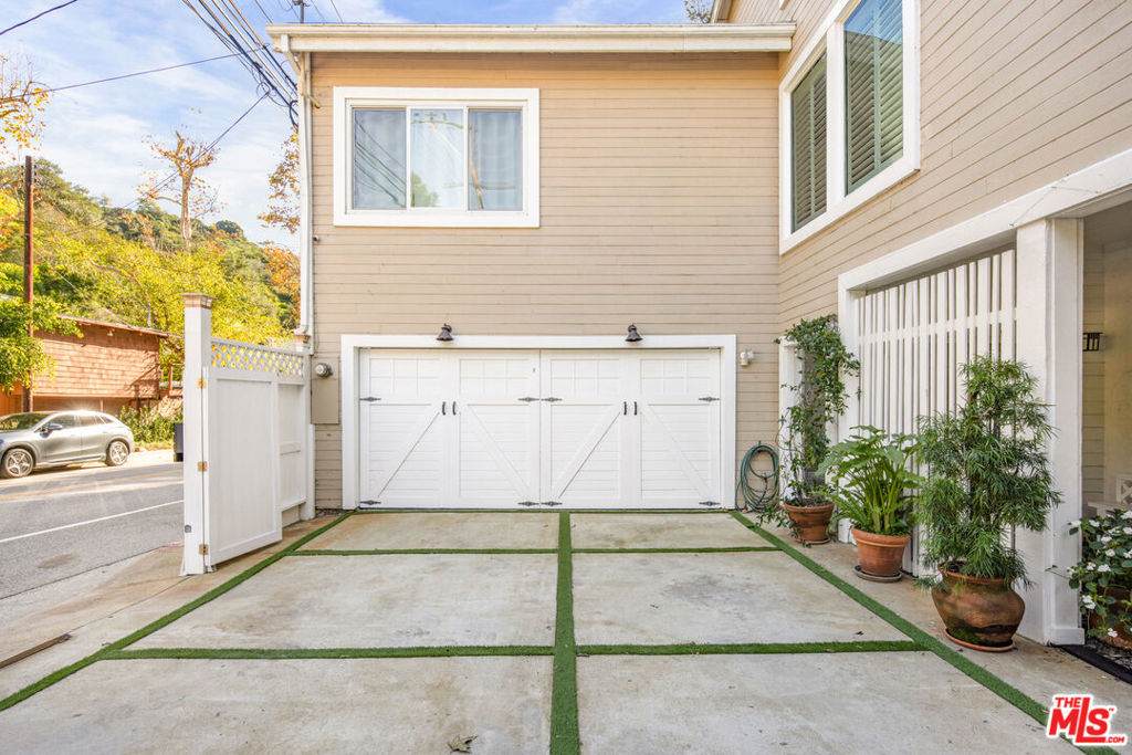1647 Beverly Glen Boulevard - Photo 1
