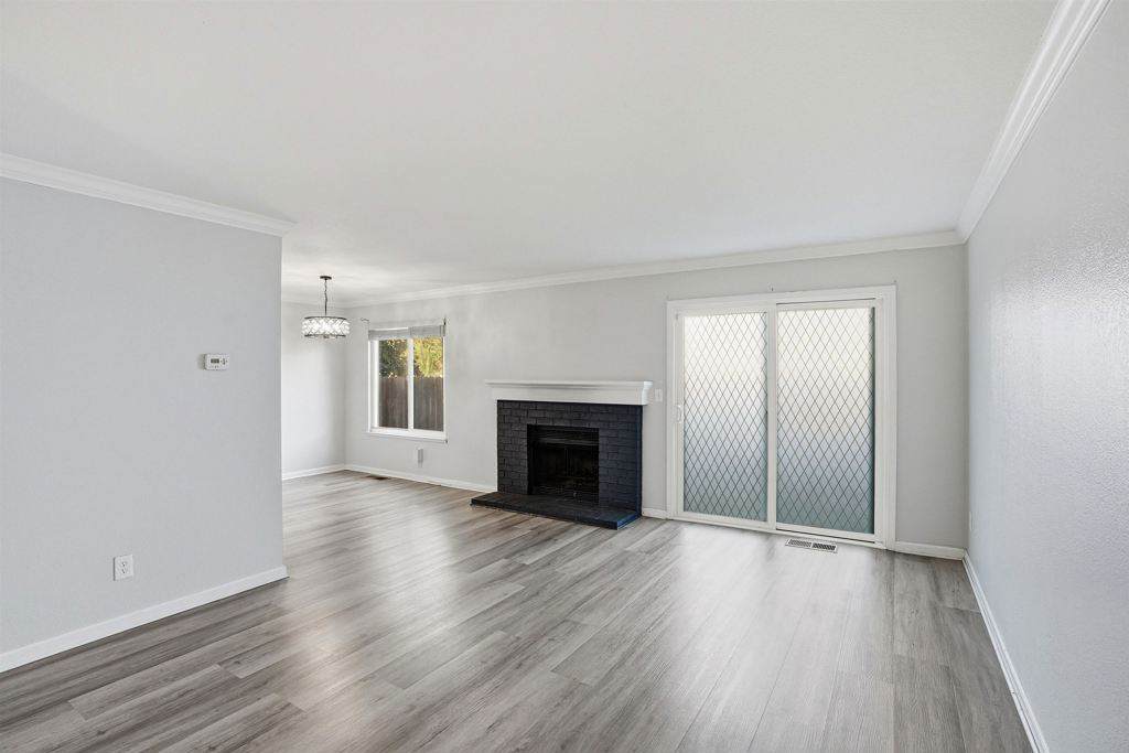 251 Shoreline Dr - Photo 1