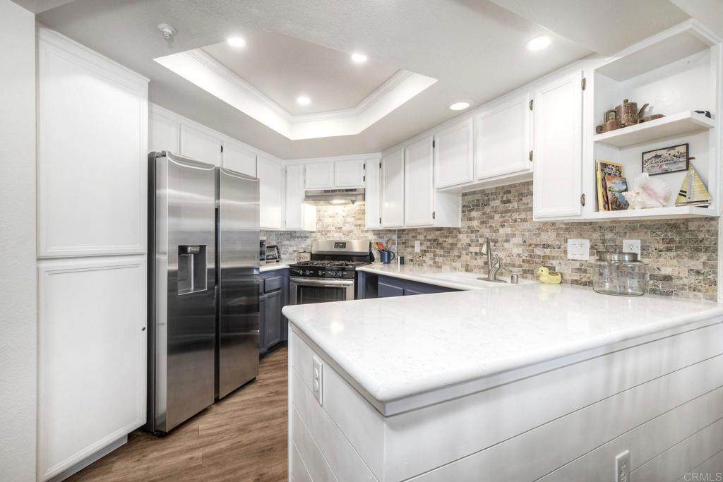 600 N The Strand - Photo 1