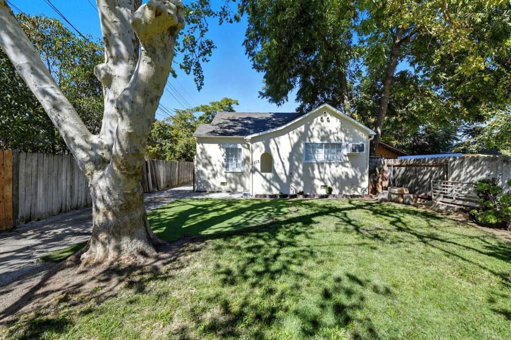 1113 Rivera Dr - Photo 1