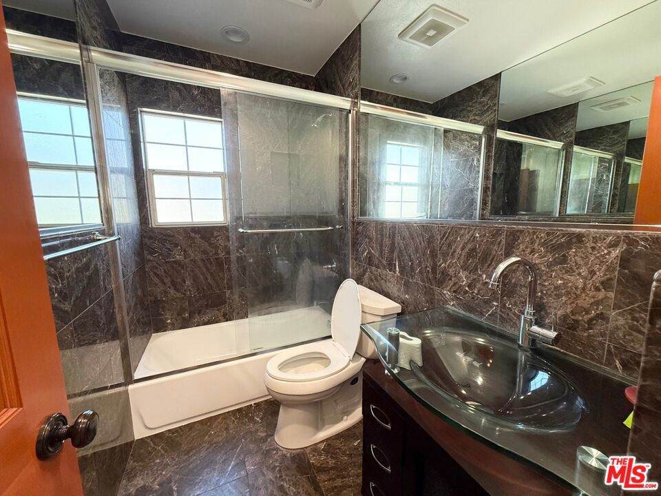 https://bt-photos.global.ssl.fastly.net/socal/orig_boomver_1_412320923-2.jpg
