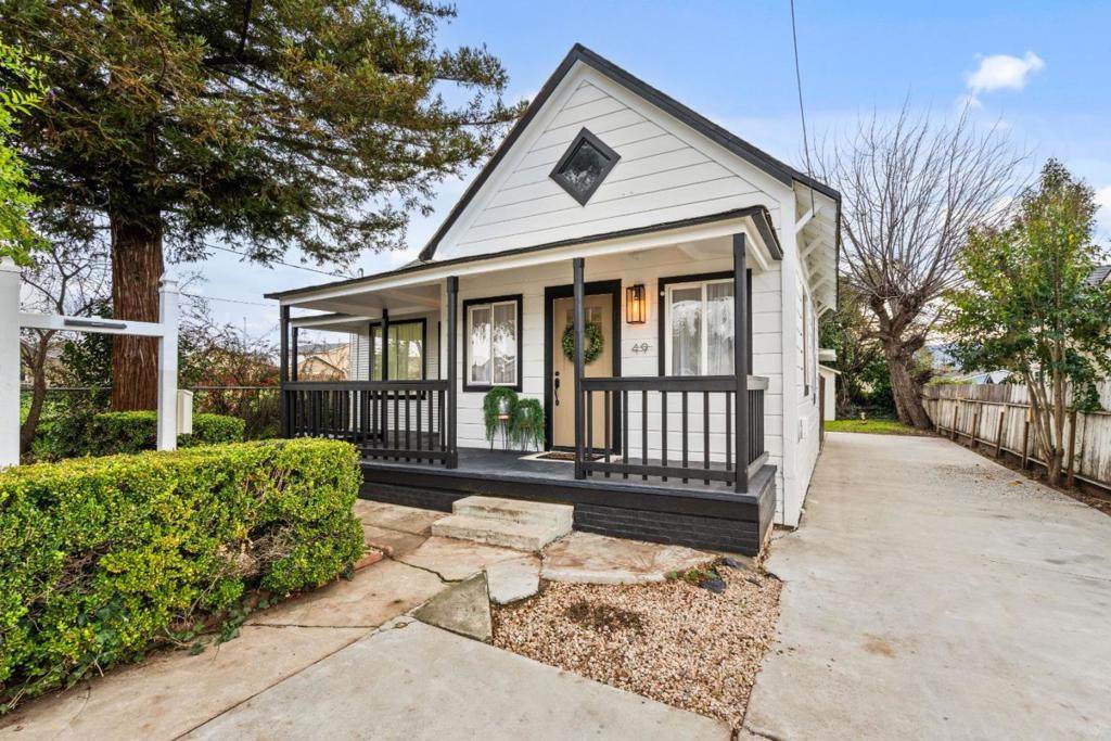 49 Hawkins Street - Photo 1