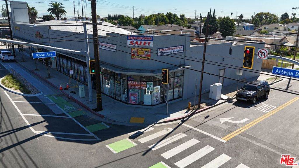 1804 Artesia Boulevard - Photo 1
