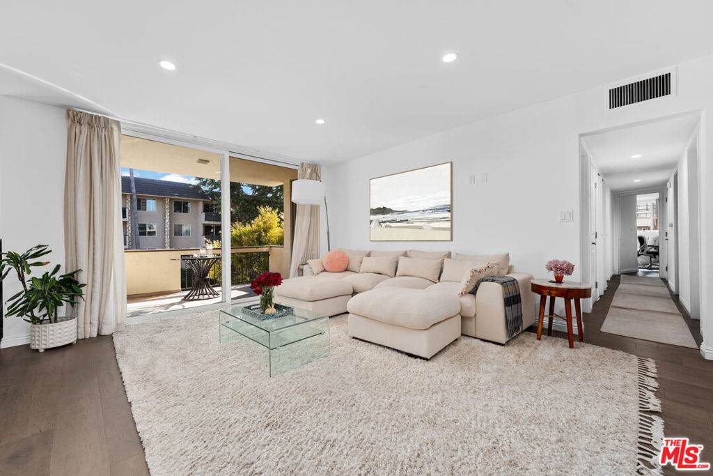 11970 Montana Avenue - Photo 1