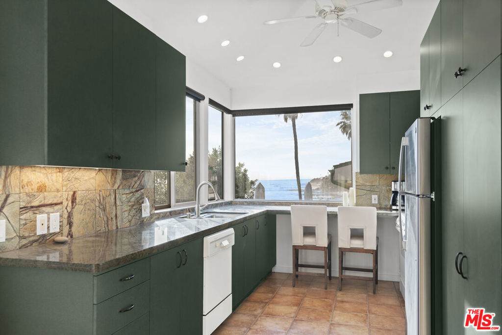 https://bt-photos.global.ssl.fastly.net/socal/orig_boomver_1_412516698-5.jpg