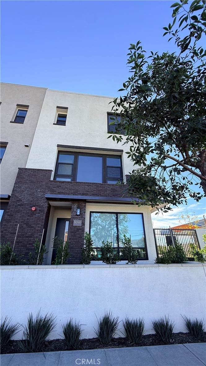 1090 Foothill Boulevard - Photo 1