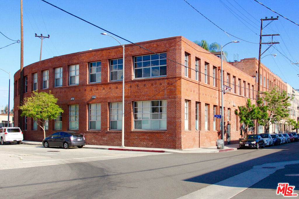 500 Molino Street - Photo 1