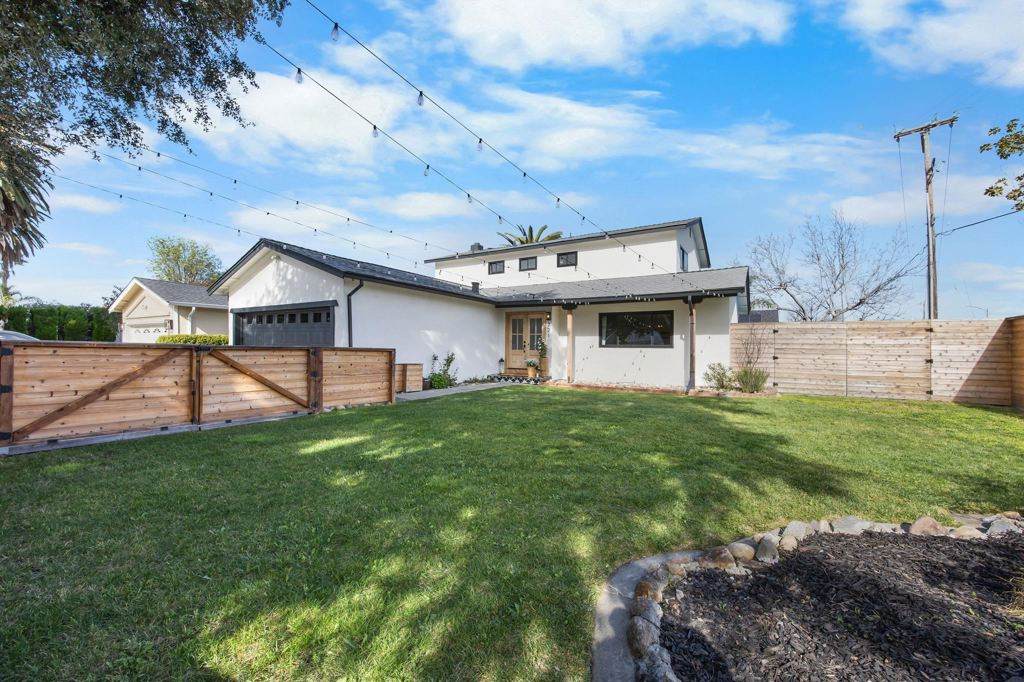 721 Shawnee Ln - Photo 1