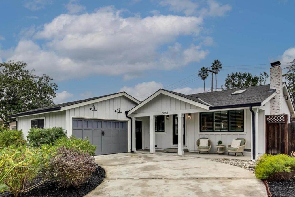 5065 Kingston Way - Photo 1