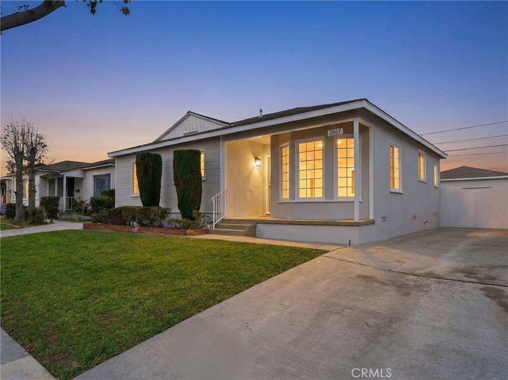 2917 Del Amo Blvd - Photo 1