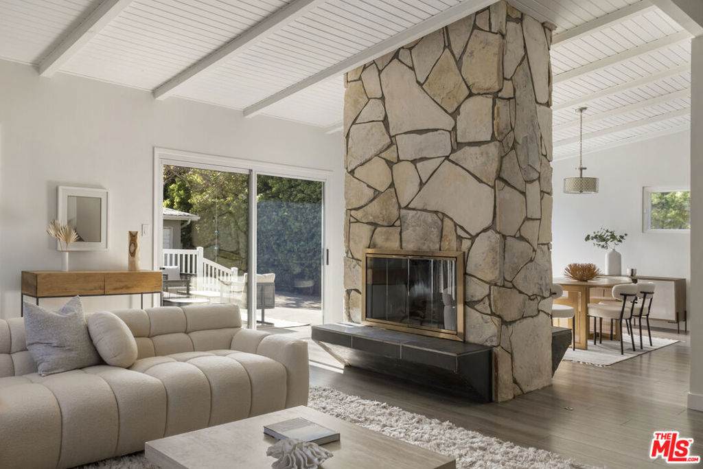 716 Oak Avenue - Photo 1