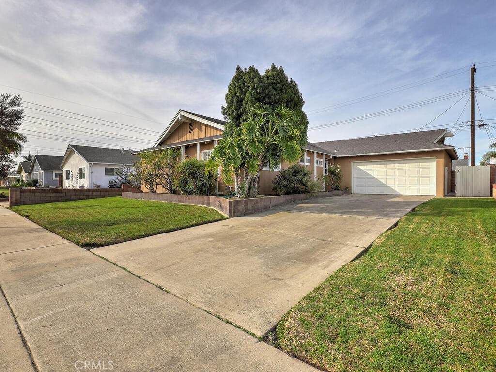 7641 Lee Drive - Photo 1