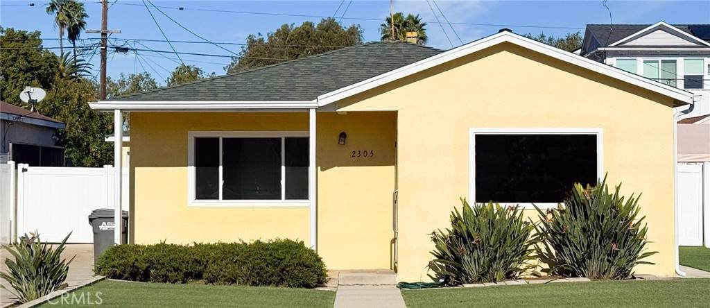 2305 Graham Avenue - Photo 1