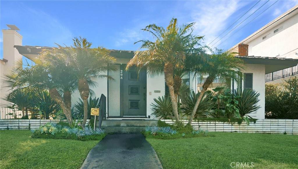 204 Avenue E - Photo 1