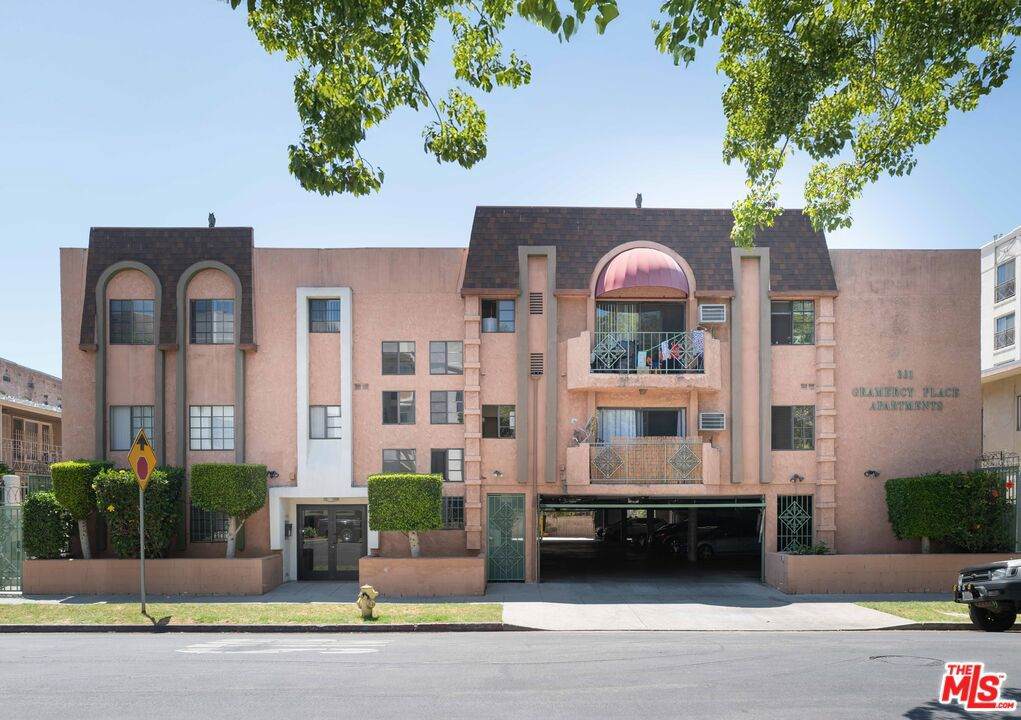 331 Gramercy Place - Photo 1