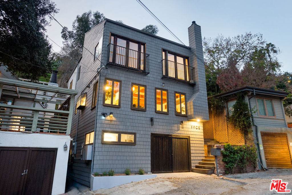 1905 Weepah Way - Photo 1