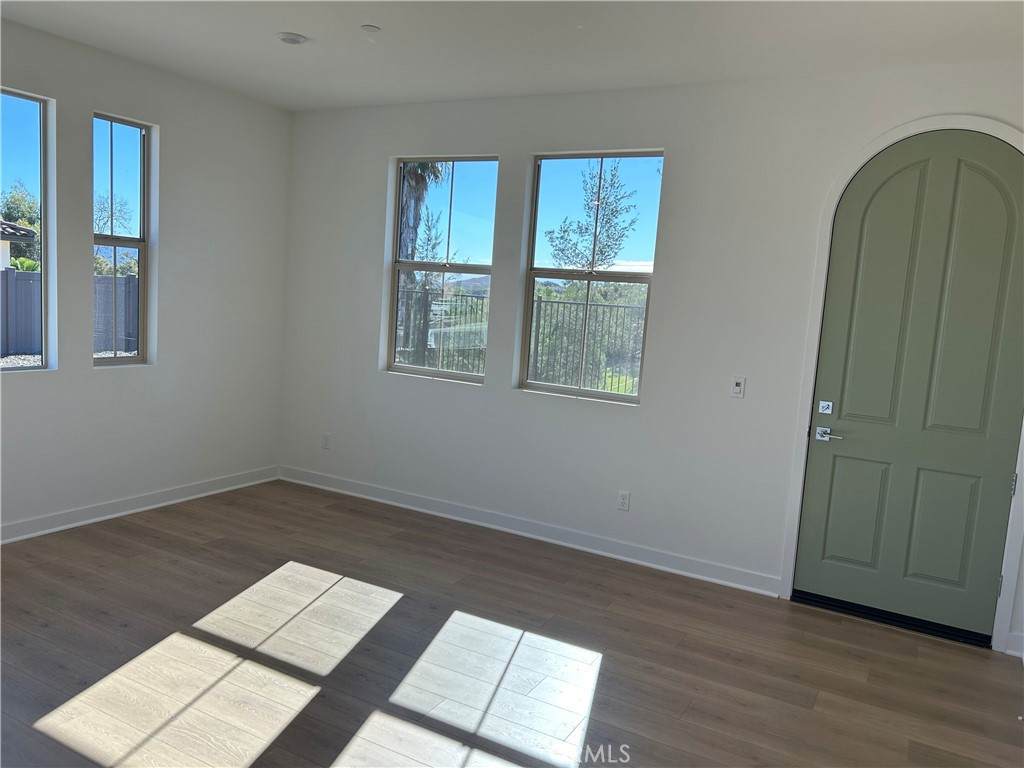 1670 Amanda Glen - Photo 1