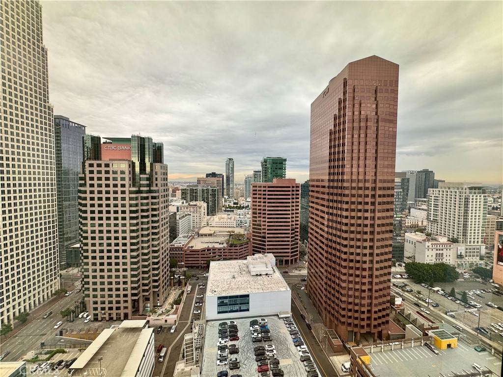 877 Francisco - Photo 1