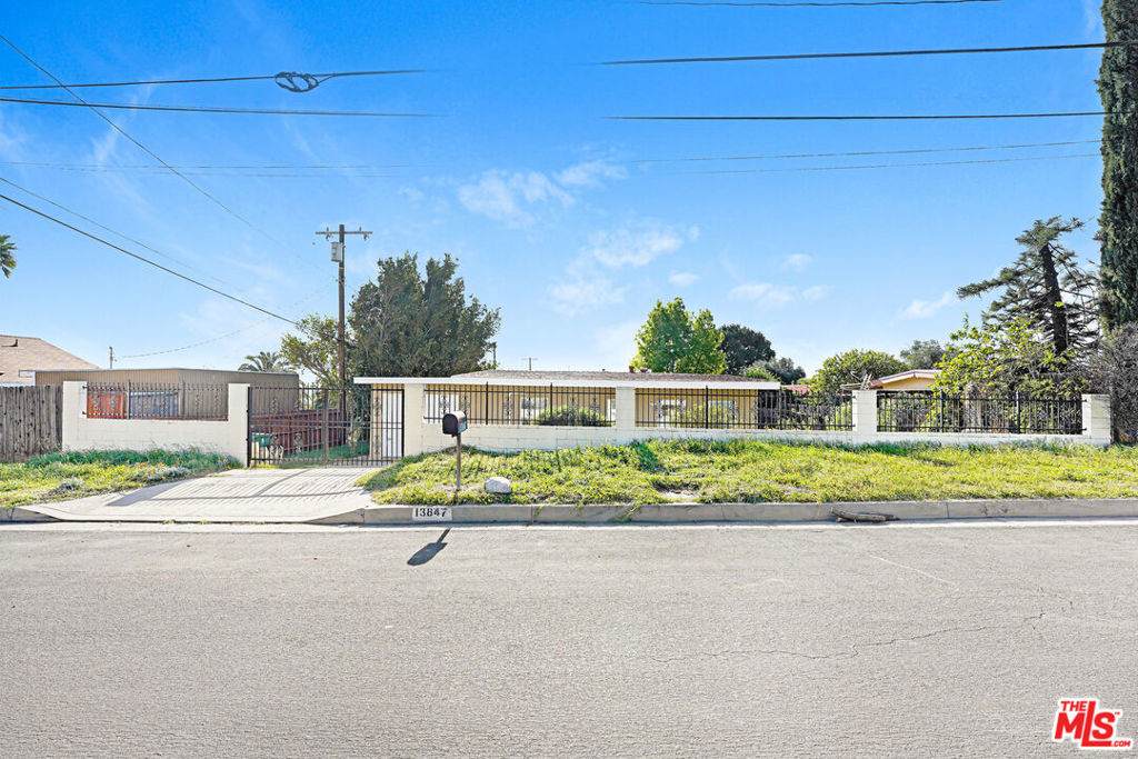 13847 Aults Avenue - Photo 1