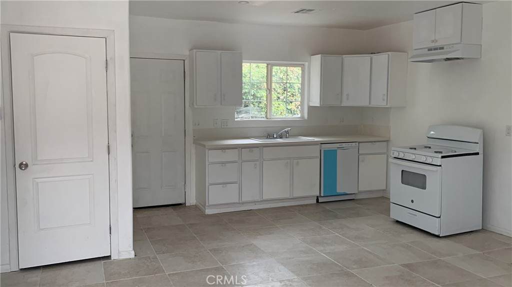 8372 Vine Valley Drive - Photo 1