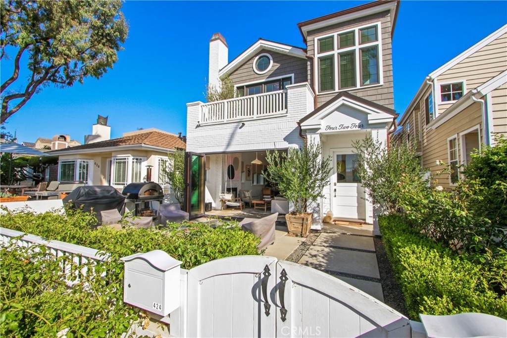 424 1/2 Marguerite Avenue - Photo 1