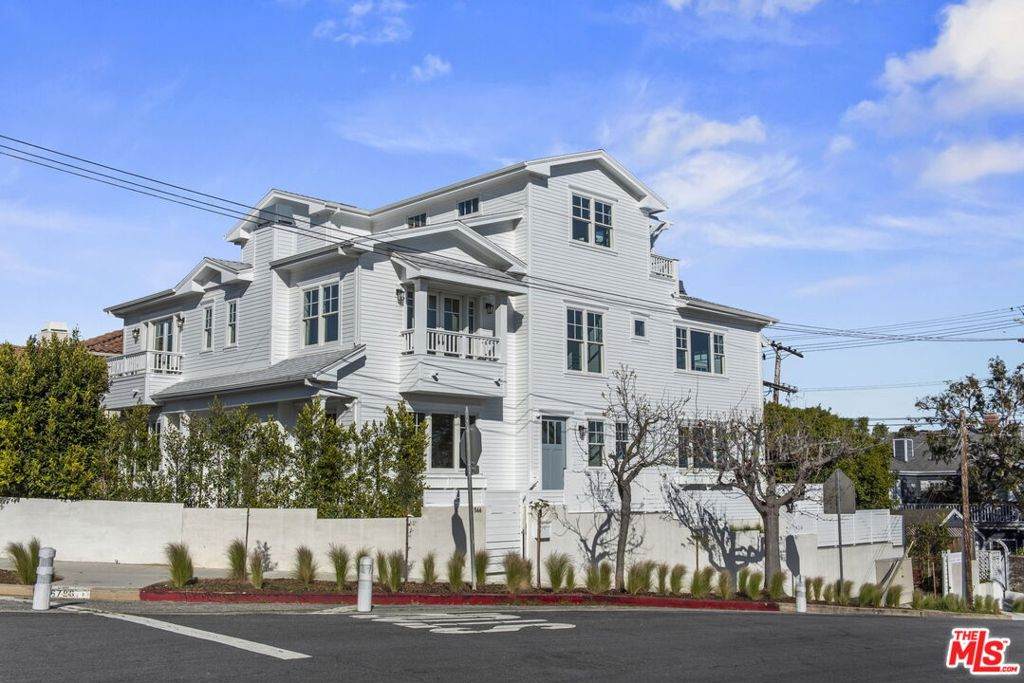 566 Ida Street - Photo 1