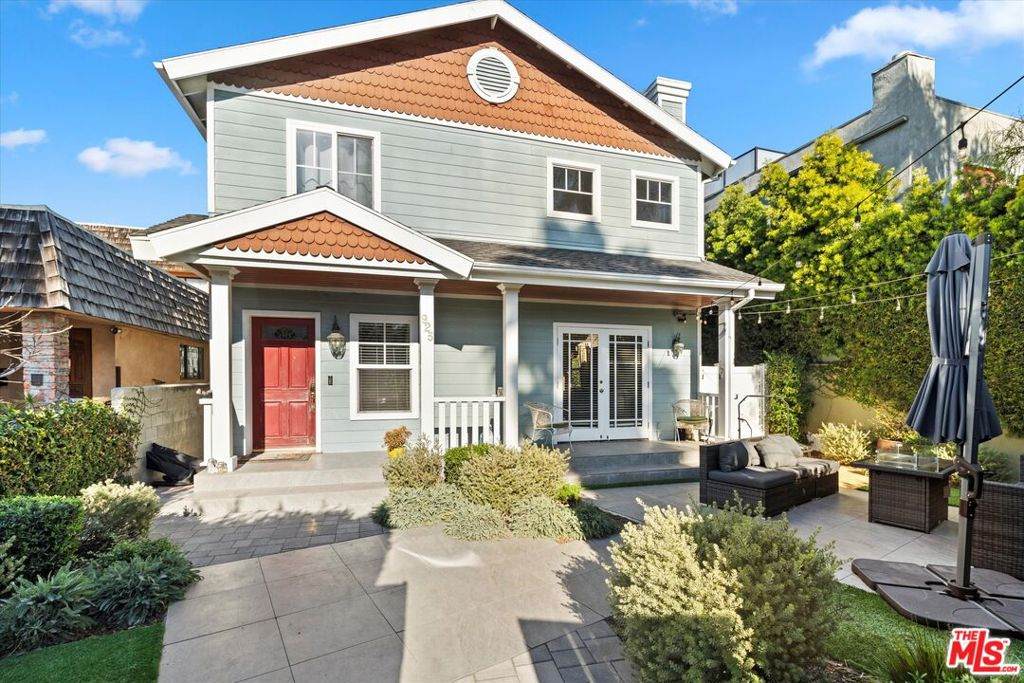 925 Dickson Street - Photo 1