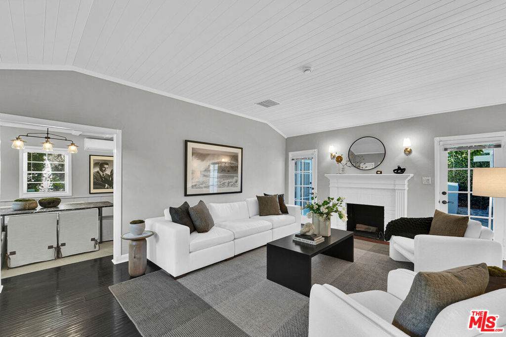 560 Croft Avenue - Photo 1