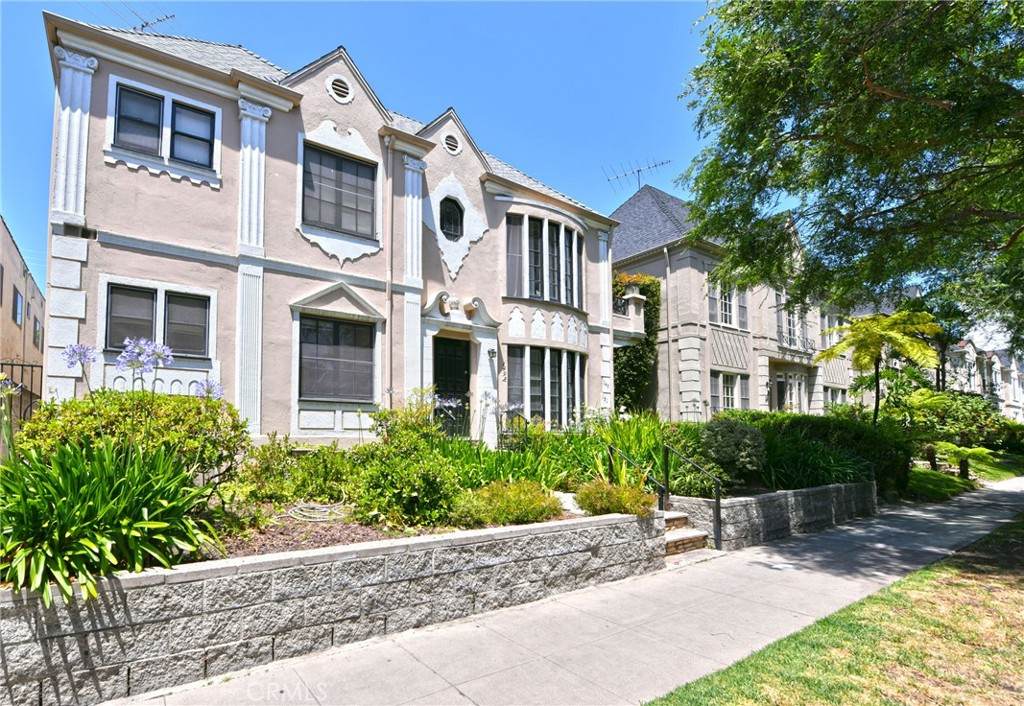 151 Crescent - Photo 1