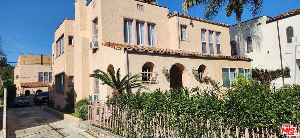 1129 Queen Anne Place - Photo 1