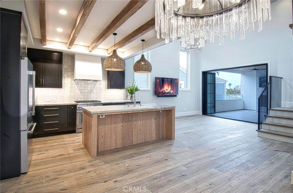 710 Avocado Avenue - Photo 1