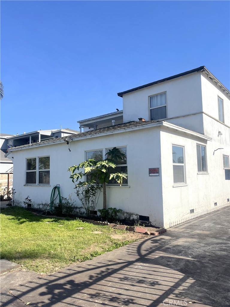 2220 Delaware - Photo 1