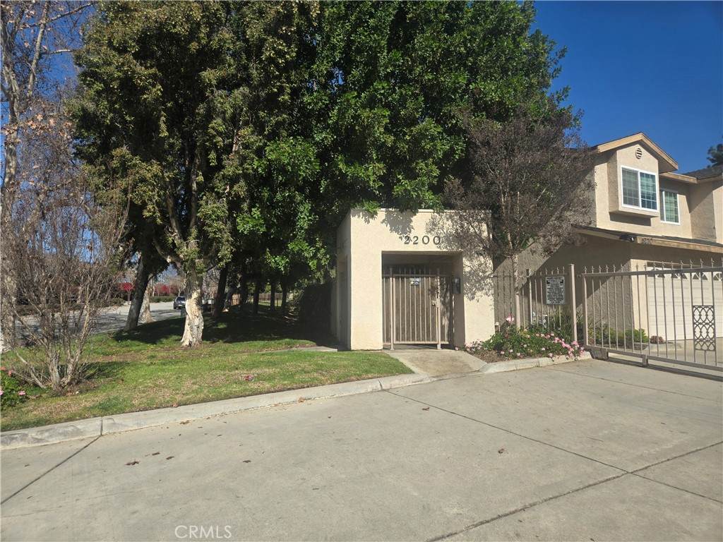 2260 Towne - Photo 1