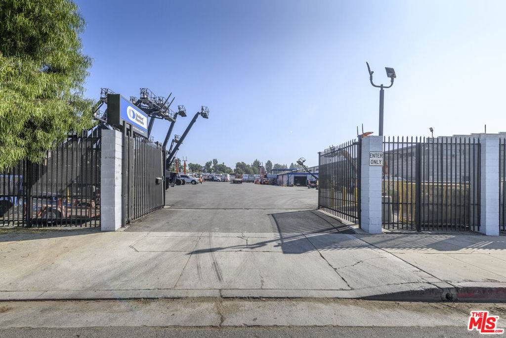 https://bt-photos.global.ssl.fastly.net/socal/orig_boomver_1_414275386-2.jpg