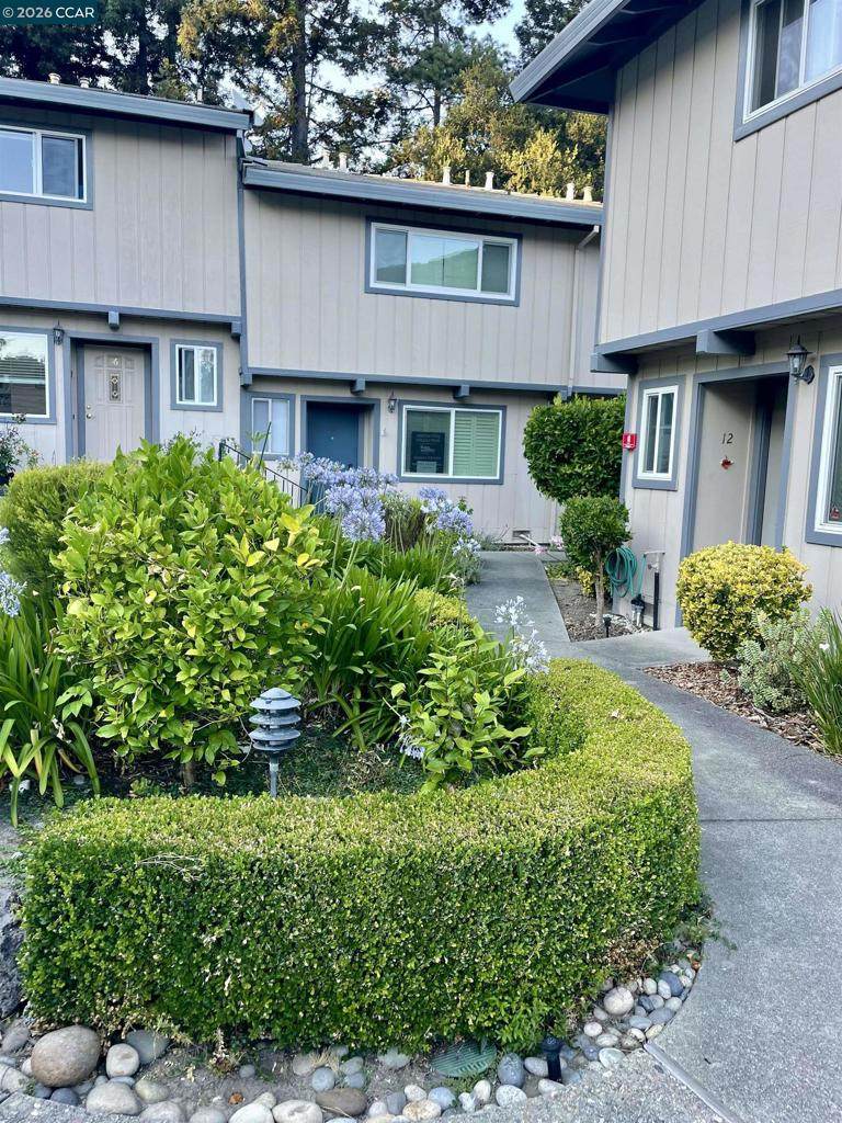 2129 Ascot Dr - Photo 1