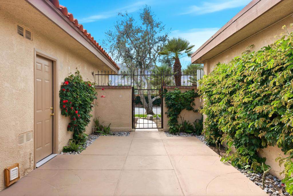 https://bt-photos.global.ssl.fastly.net/socal/orig_boomver_1_414323438-2.jpg
