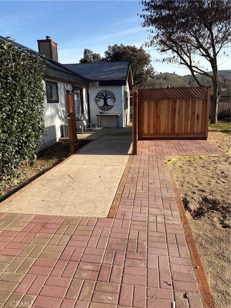 7825 Aurora - Photo 1