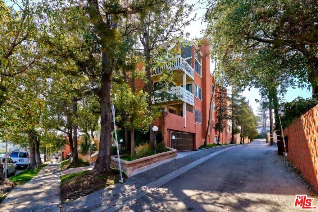 3315 Griffith Park Boulevard - Photo 1